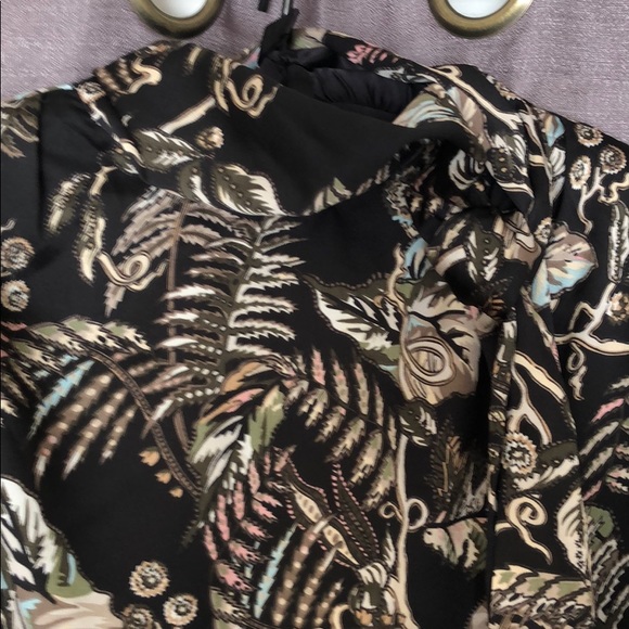 NWT- printed blouse - Picture 2 of 5